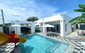 25 Twenty Five Pool Villa Pattaya
